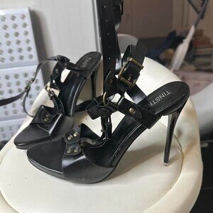 Women's Black Courts